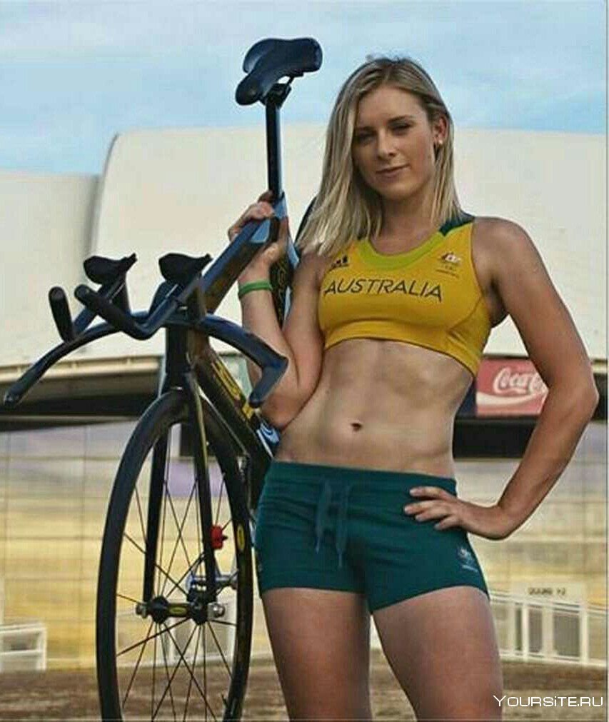Спортсменка на велосипеде