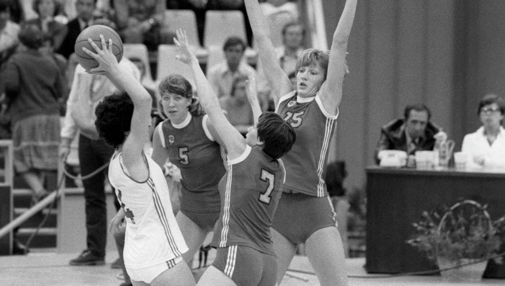 Сборная ссср по баскетболу игры. Женская сборная СССР по баскетболу на Олимпиаде. Баскетбол 1976 женская сборная СССР.