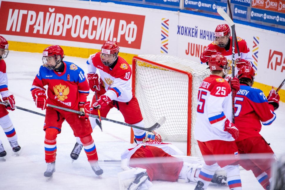 Арсений Коромыслов хоккеист
