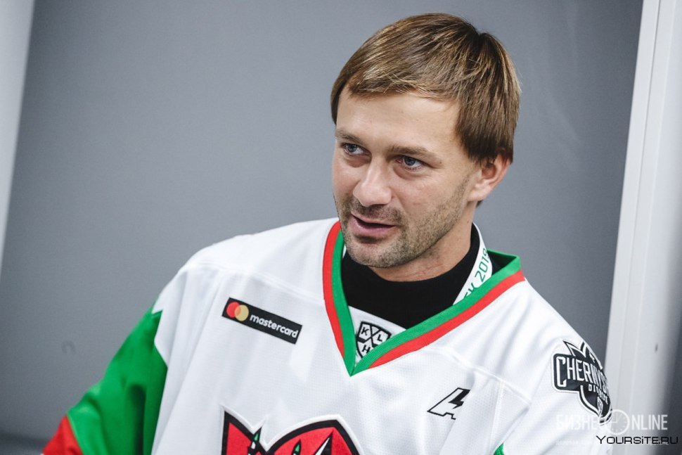 Команда хоккеистов заряд