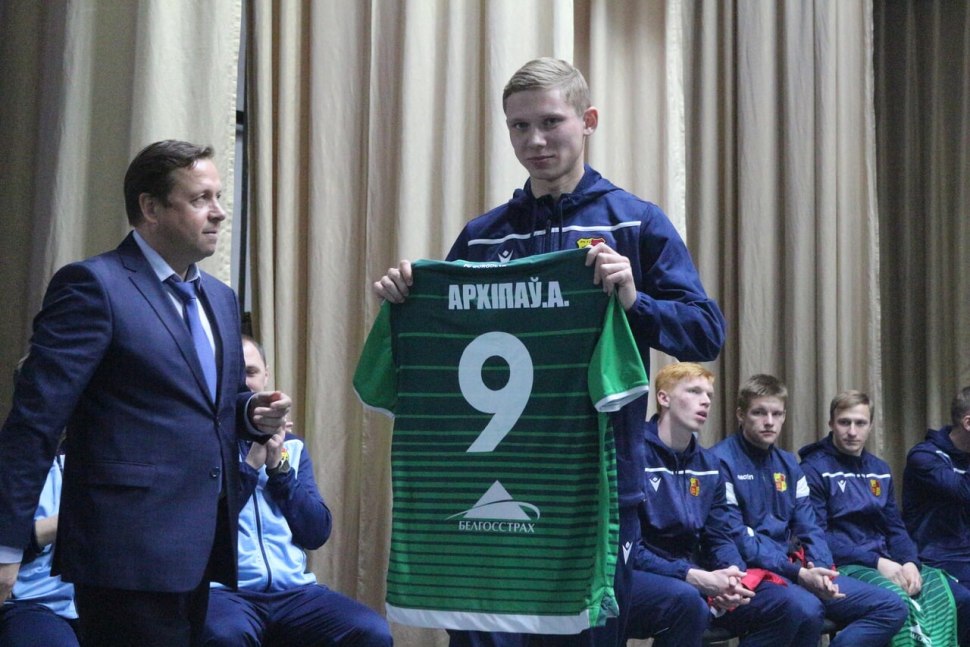 Артём Архипов футболист