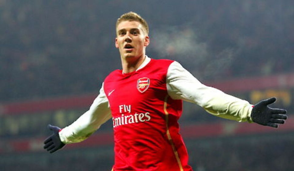 Bendtner футболист Арсенал