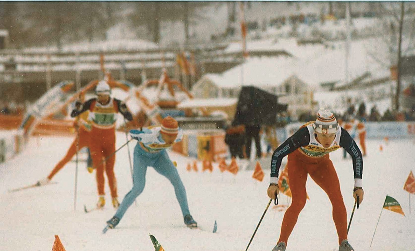 Фото ходов. Полуконьковый ход на лыжах. Чемпионат мира в Зеефельде 1985. Лыжи в 1985 году. Лыжники 1985 года.