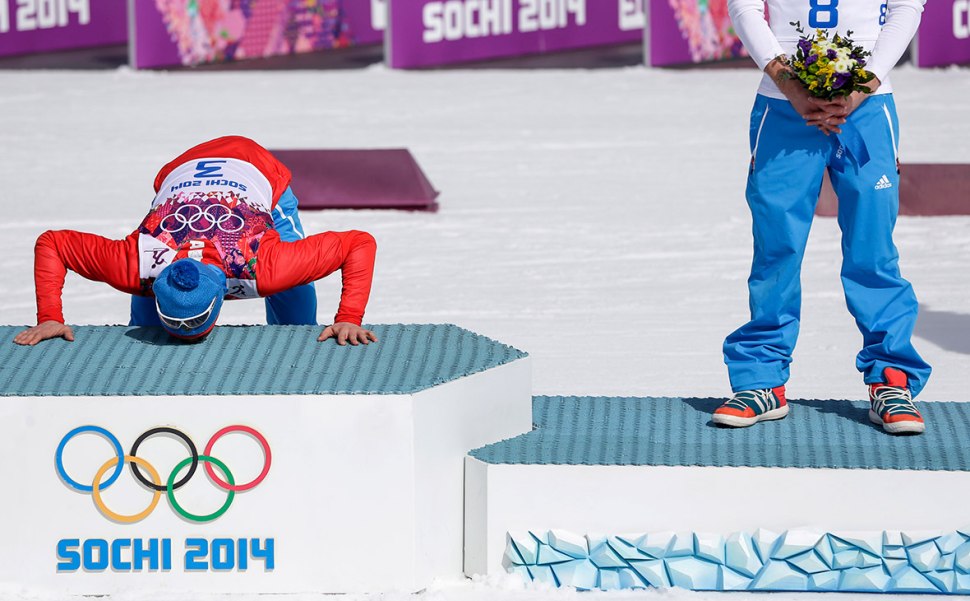Спортсмены на пьедестале