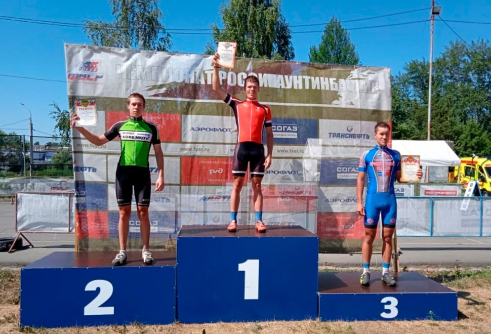 Велотрек спортсмены