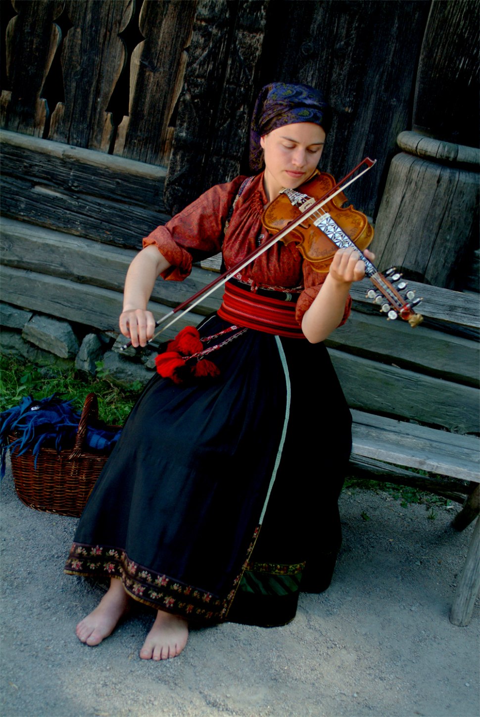 Норвежская музыка. Халлинг норвежский танец. Традиционная Норвежская скрипка. Музыкальная культура Норвегии. Норвежские национальные инструменты.