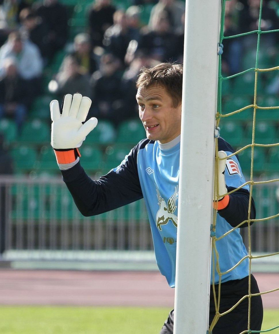 Сергей рыжиков вратарь