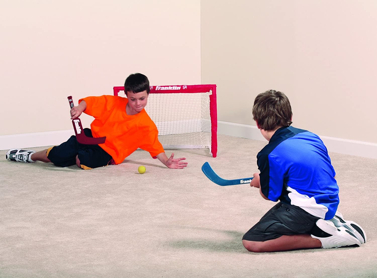 хоккей на мебельной для детей