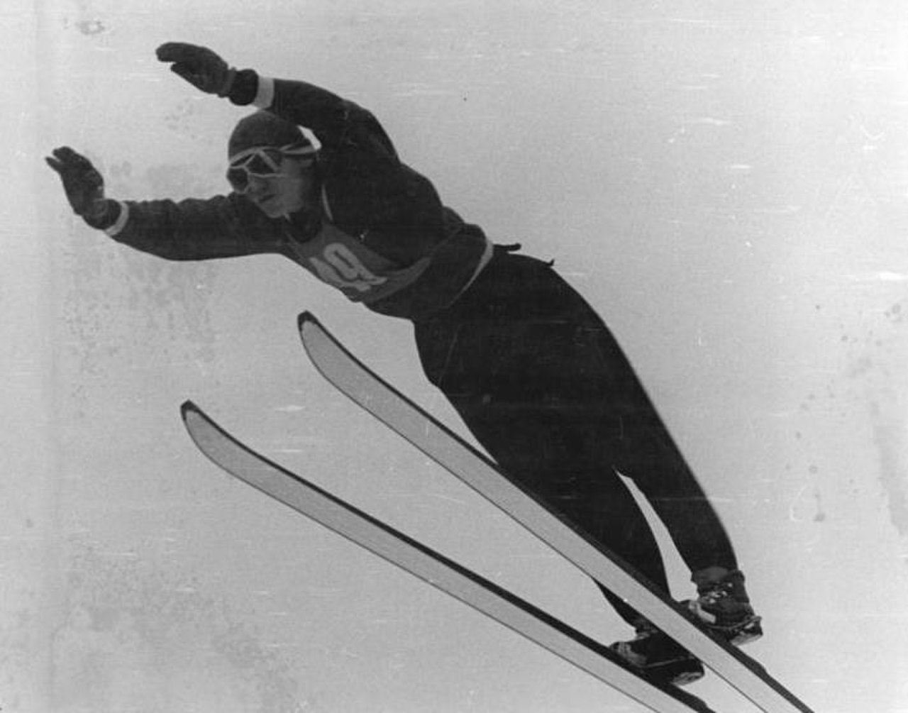 Первые прыжки с трамплина на лыжах. Прыжки на лыжах с трамплина 1912 год. Прыжки на лыжах с трамплина 1924. Техника прыжков с трамплина на лыжах.