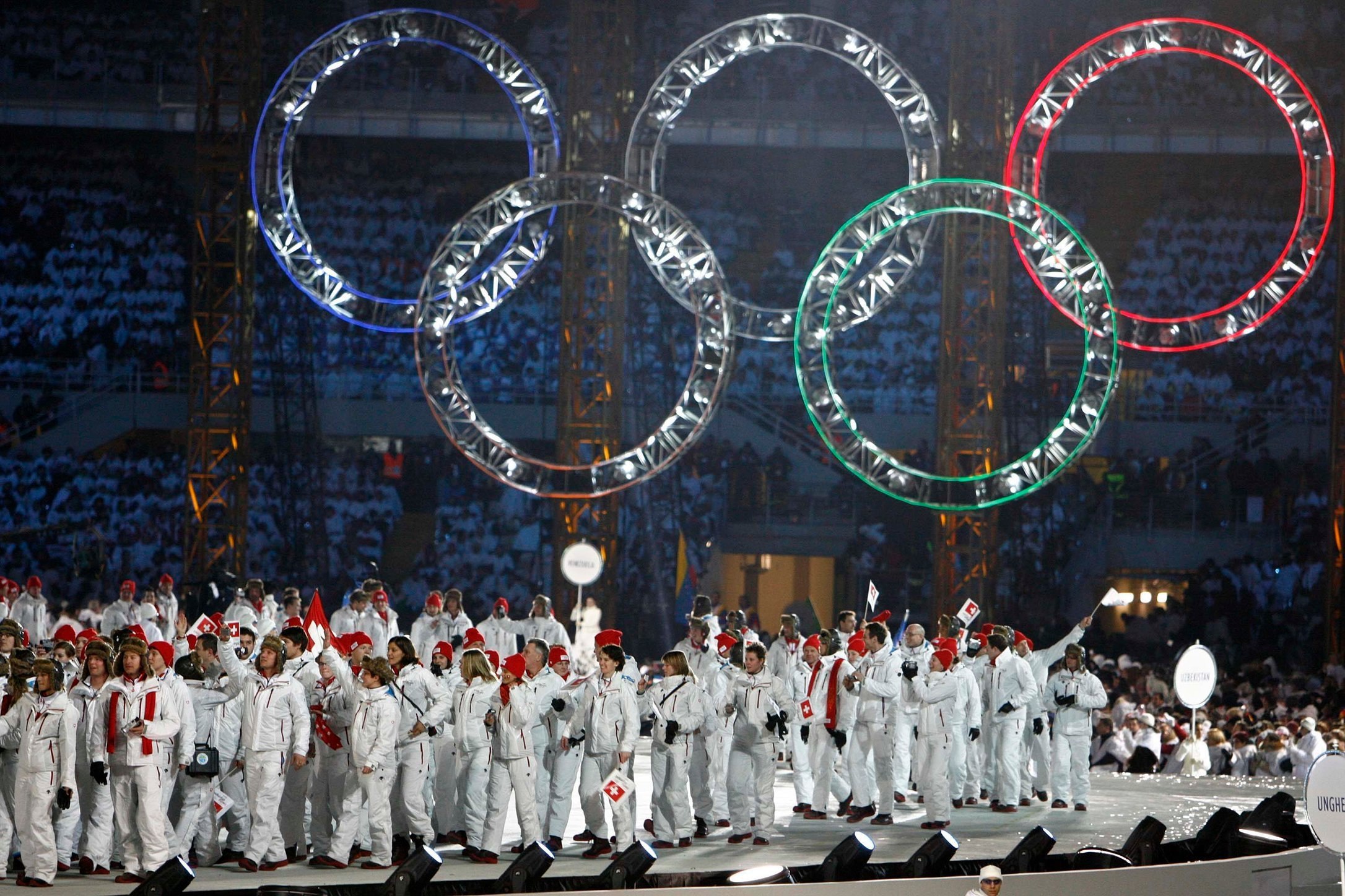 Италия принимала участие во всех олимпийских играх. Турин 2006 церемония открытия. Открытие олимпиады в Турине 2006.
