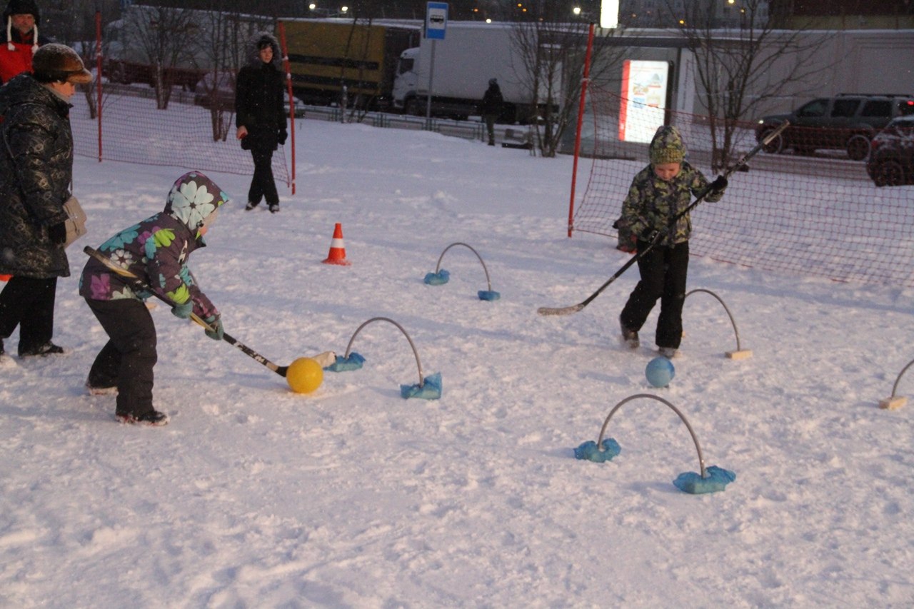 Зимние соревнования для детей. Спортивные игры на снегу. Эстафеты на снегу. Зимние игры на улице.
