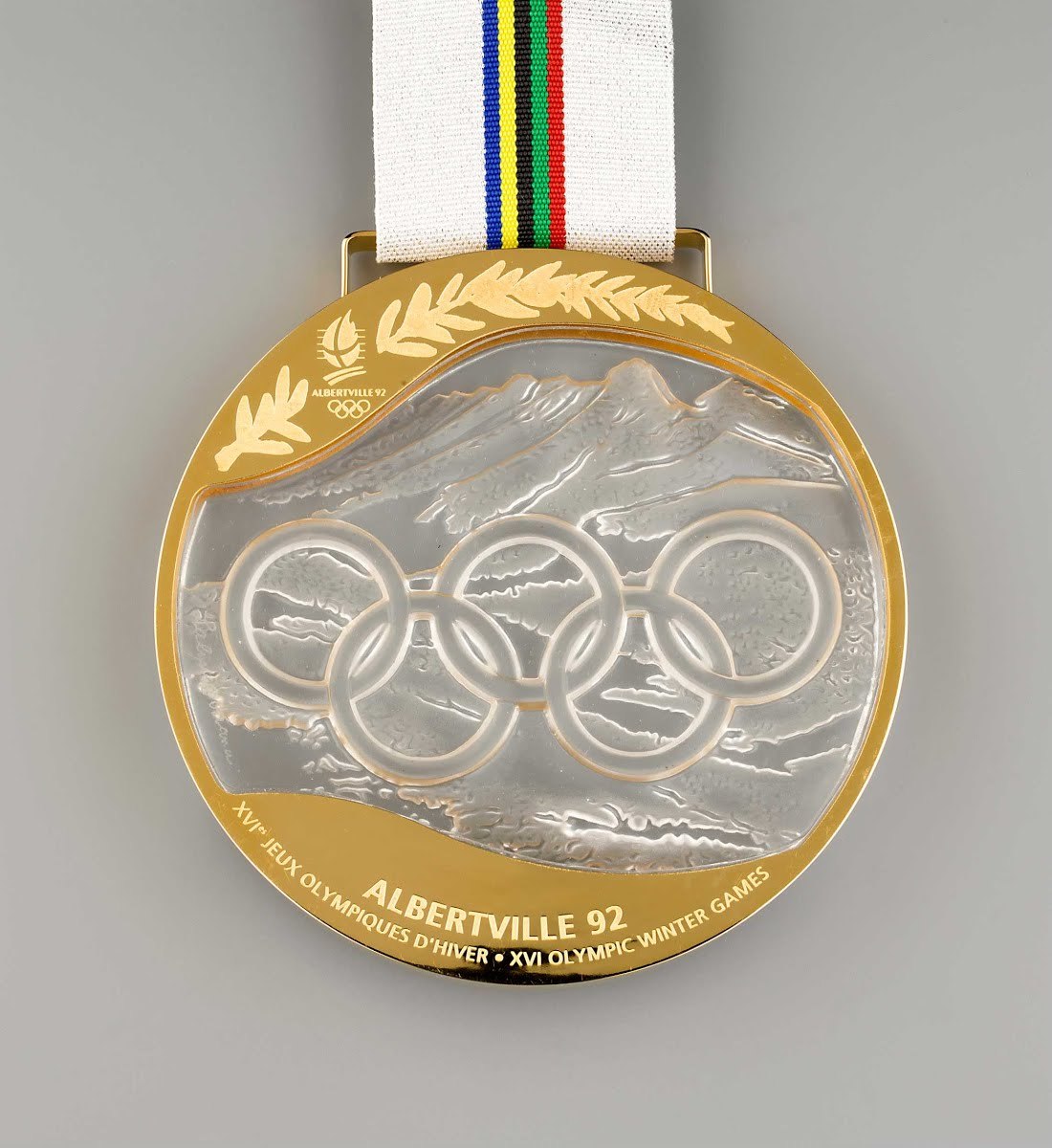 Золото олимпиады сочи. 1992 Albertville Medals. Медаль олимпиады 1992 Альбервиль.