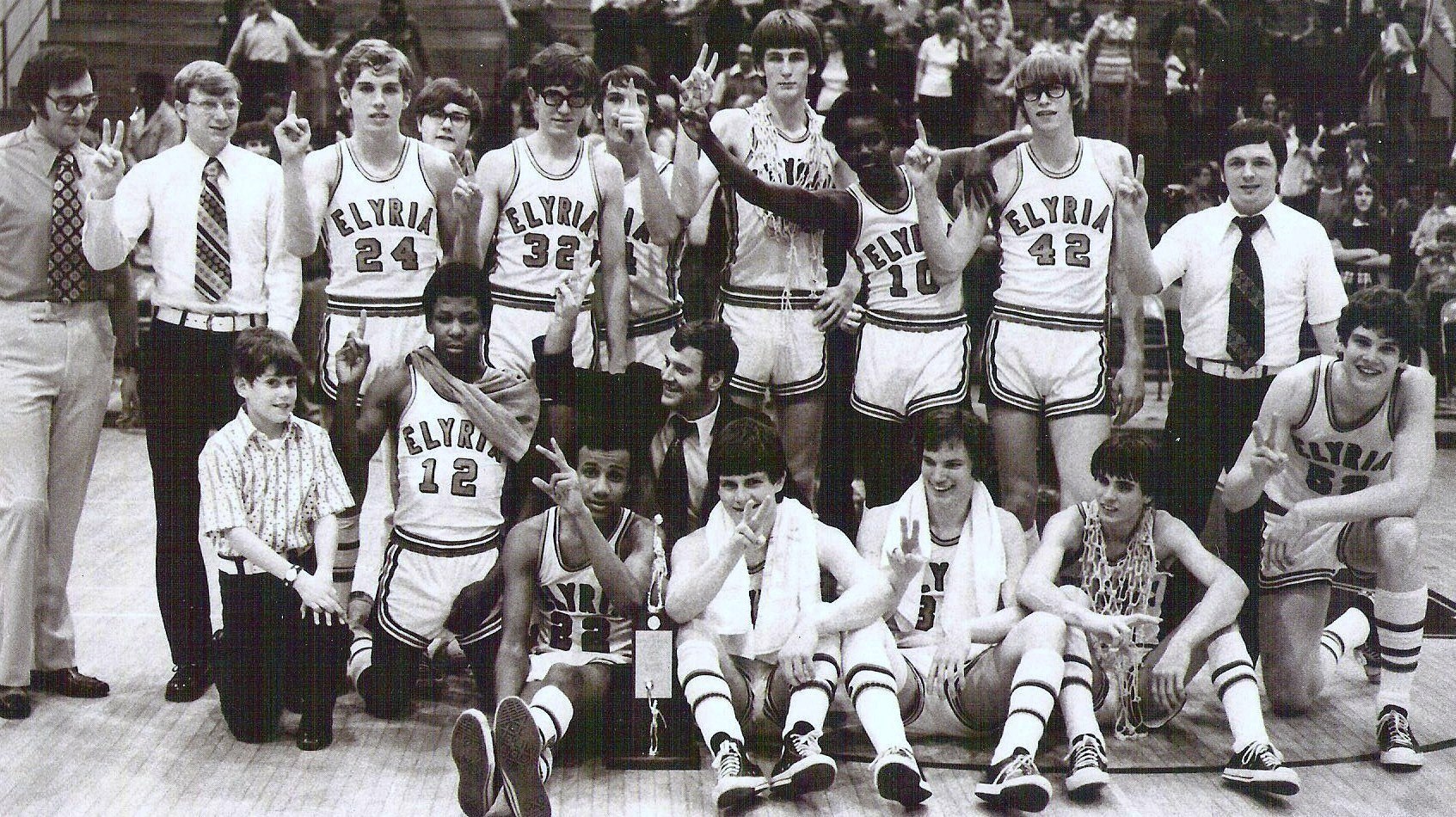 Команда сборной СССР по баскетболу 1972. Моисеев баскетбол 1972. Тренер сборной США по баскетболу 1972 года. Баскетболист литовец 1972.