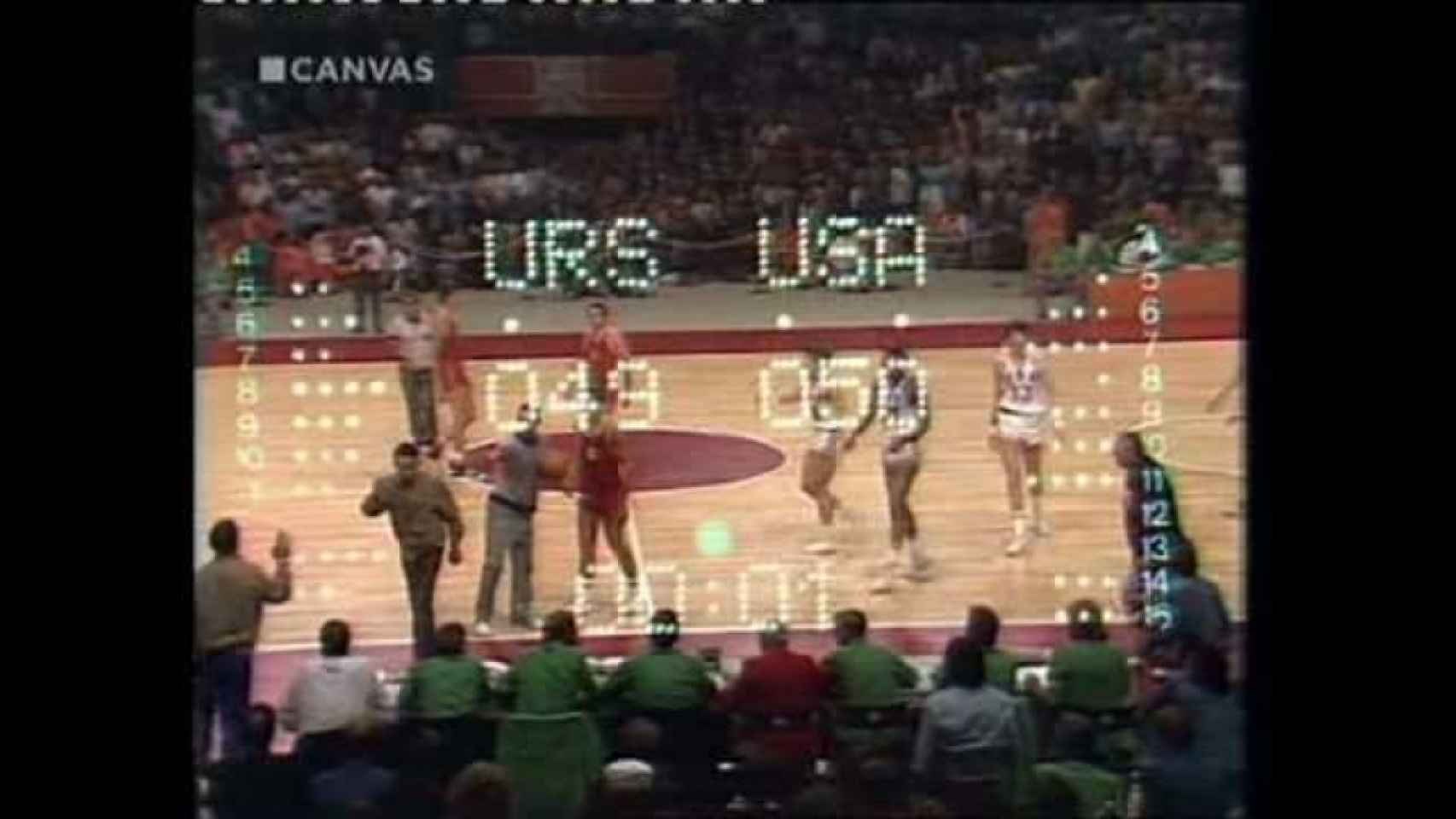 Игры 1972 баскетбол. Баскетбол 1972 финал СССР США. Мюнхен 1972 (СССР - США). Баскетбол Мюнхен 1972 СССР США. Матч СССР США по баскетболу 1972.