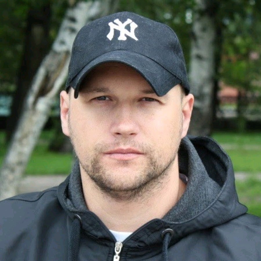 Бернардо Веласко на пляже