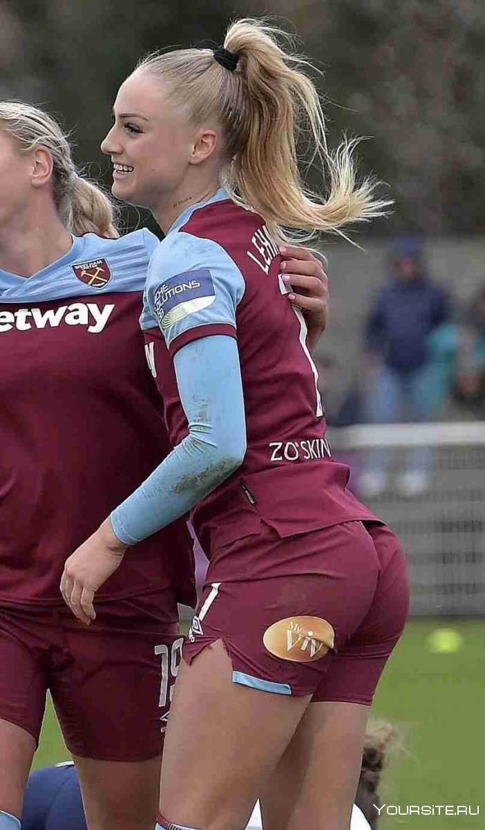 Alisha Lehmann West Ham photo