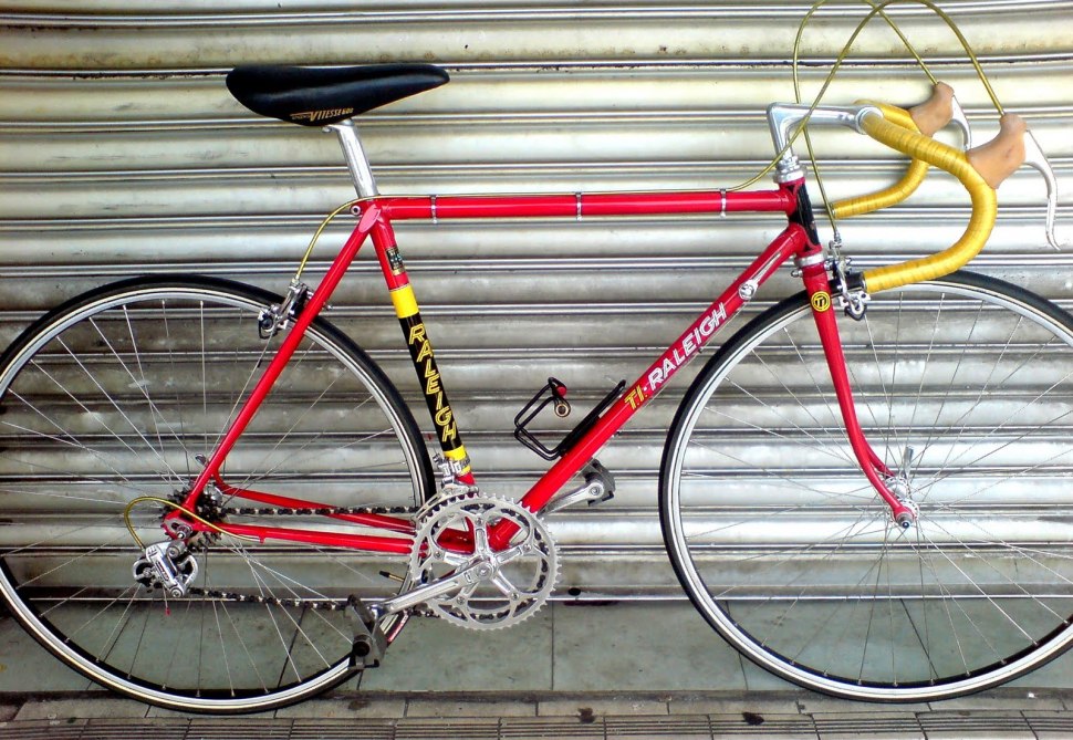 Шоссейный велосипед Cannondale