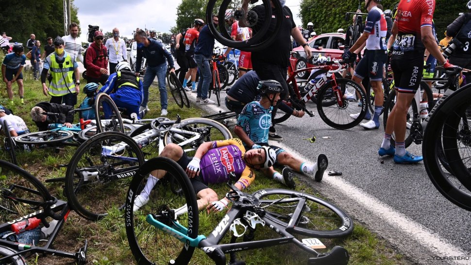 Laurent Fignon sitting in the back of a sedan
