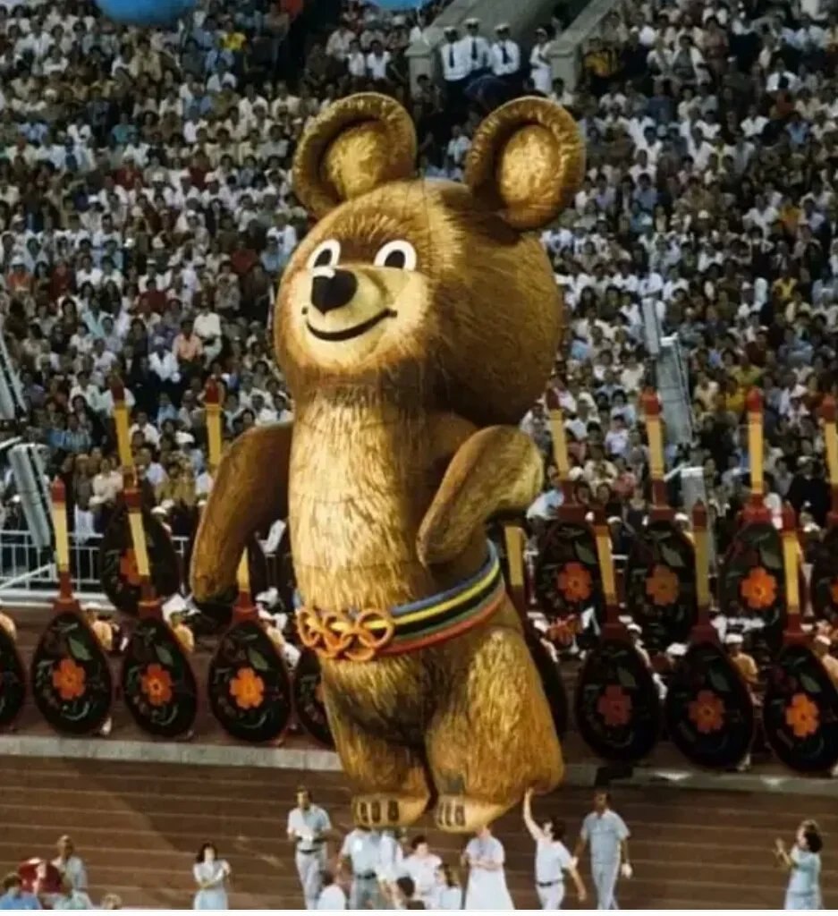 Олимпийский мишка 1980 улетает