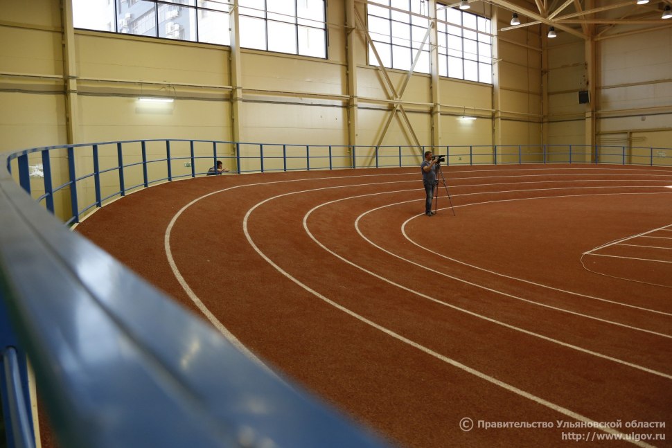 Легкоатлетический манеж института физкультуры в Москве