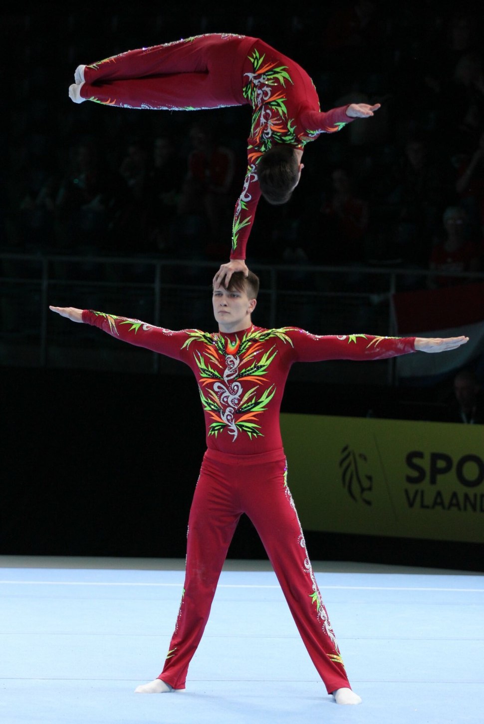 Максим Караваев акробатика