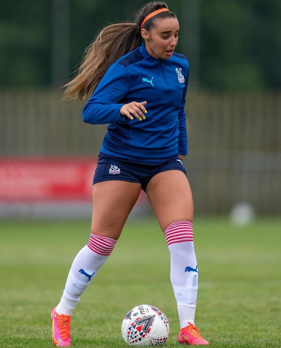 Leigh Nicol слив футболистки