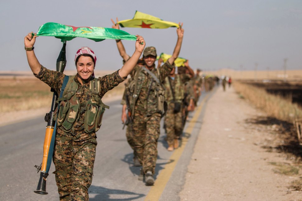 Отряд курдов YPJ