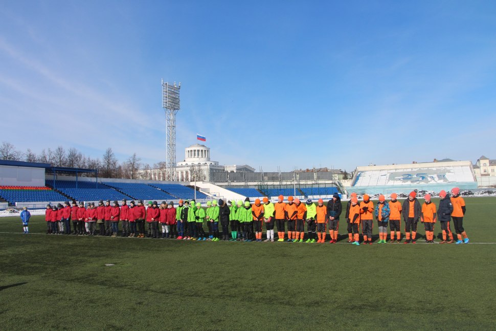 Стадион Химик статуи спортсменов Дзержинск